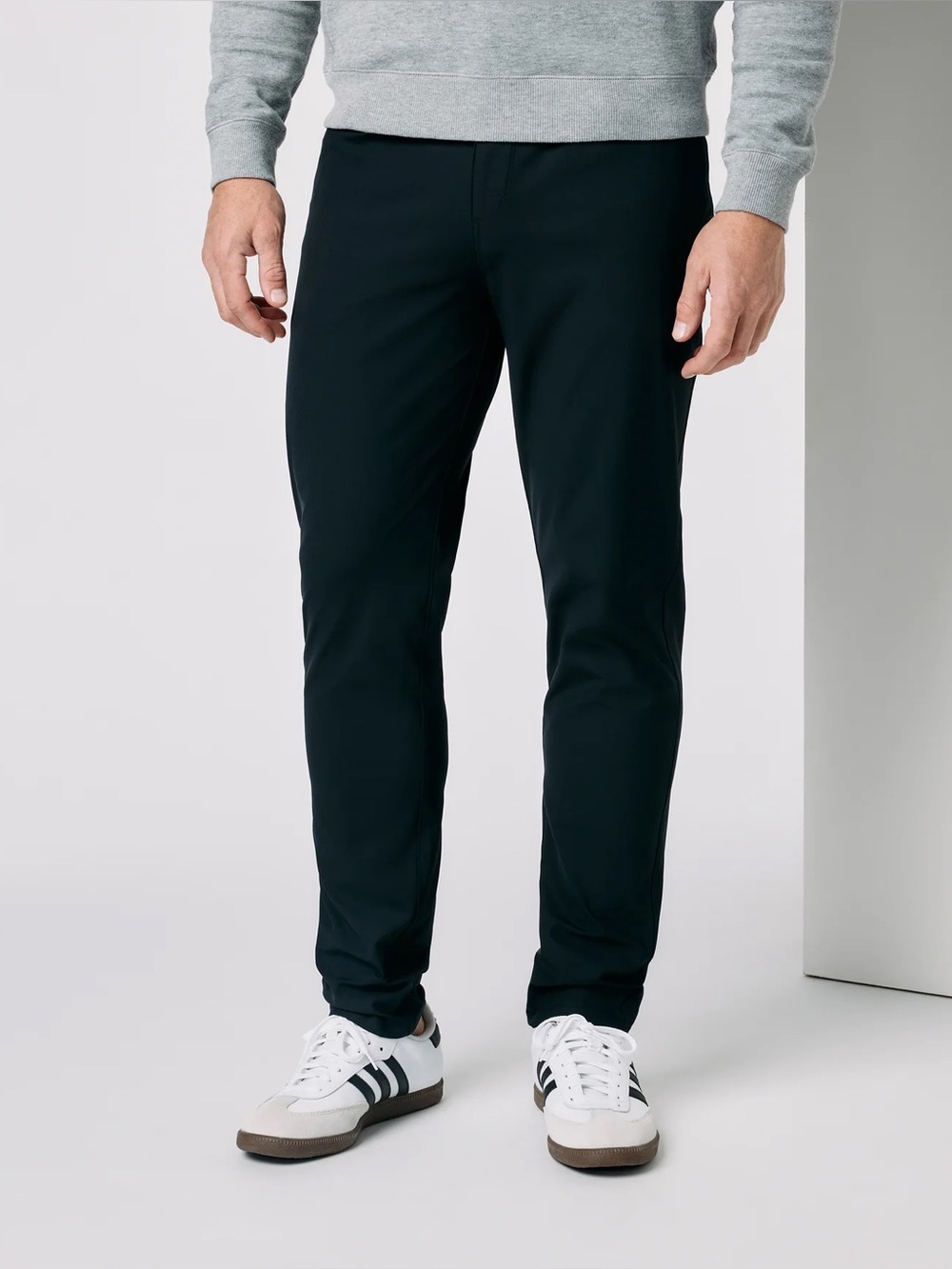 Vuori Men’s Meta Athletic Slim Fit pant black 30 x 30